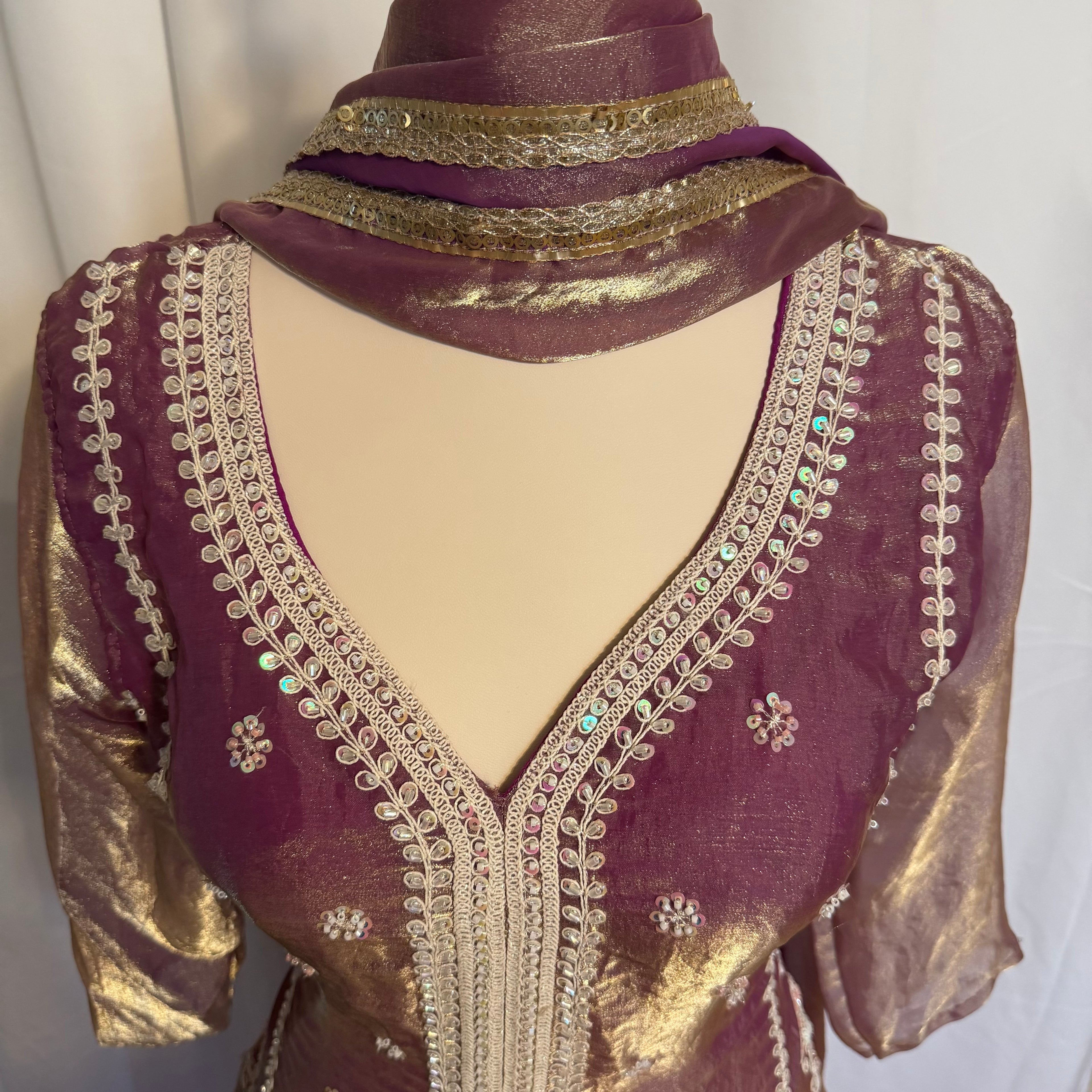 Patrywear palazzo three piece Suit. Color, purple fabric, fendy silk.